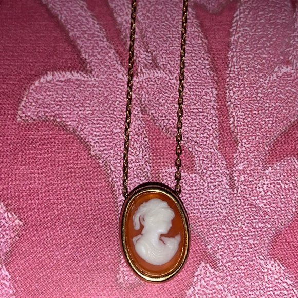 Vintage Trifari Cameo Necklace! - Picture 2 of 5
